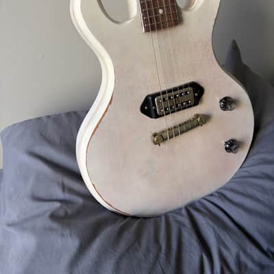 Mondell Custom Guitars DC German Carve Junior 2023 - Relic White Fox image 10