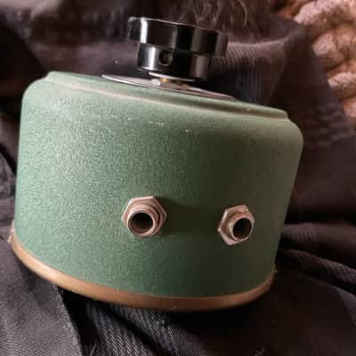 Unknown Round 2000’s - Green metal image 2