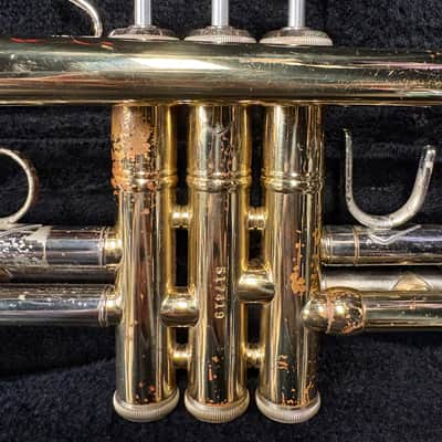 Bach Stradivarius Trumpet Model 37, Brass Finish image 4