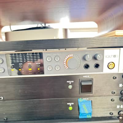 Universal Audio Volt 876 USB-C Audio Interface 2025 - Present - Gray image 5