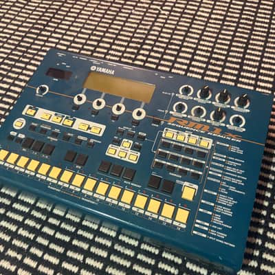 Yamaha RM1X Sequence Remixer 1999-02