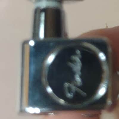 Fender 6 In-Line Tuning Heads - 2 Pin - Chrome image 6