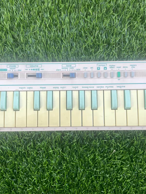 Casio PT-1 29-Key Mini Synthesizer 1982 - 1988 Ultra Rare Pastel