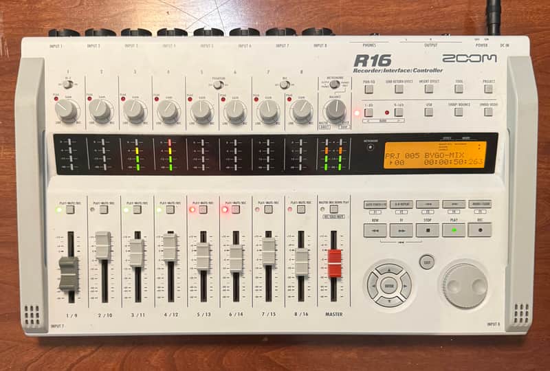 Zoom R16 USB Audio Interface / Digital Multitrack Recorder / Control Surface 2010s - White image 1