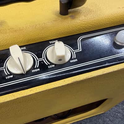 Oahu Valco Made Amp Similer to Champ 1958 - Yellow image 7