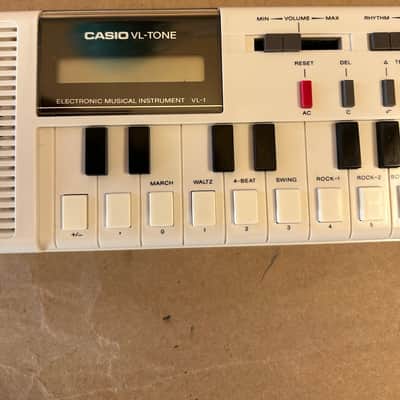 Casio VL-1 Casio VL-1 VL-Tone 29-Key Synthesizer Keyboard 1979-84 Excellent Condition! with Carrying Pouch and Users Manual imagen 6