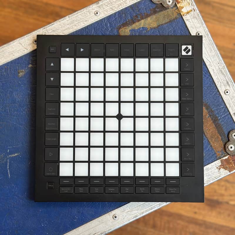 Novation Launchpad Pro MK3 MIDI Grid Controller Bild 1