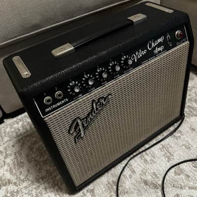Fender Vibro Champ Amp 1966 - Black Panel image 2