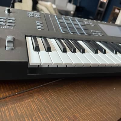 Akai MPC Key 61 and mpc sample like new with boxes and 1000 gig hard drive Standalone Workstation Synthesizer 2022 - Present - Black image 5