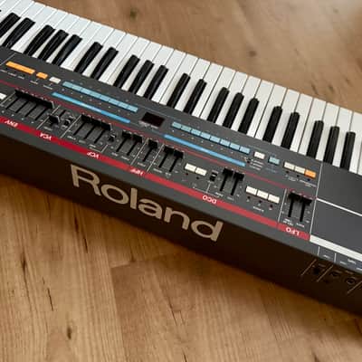 Roland Juno-106 61-Key Programmable Polyphonic Synthesizer (Full service / Warranty) image 2