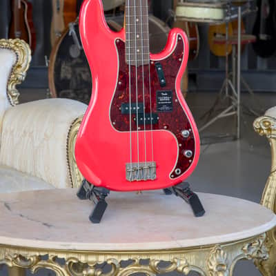 Fender Limited Edition Vintera II Road Worn '60s Precision Bass, Rosewood Fingerboard, Fiesta Red Bild 3