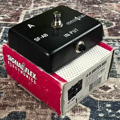 Signal Flex Electronics A-B Switch Box with box! R117 image 1