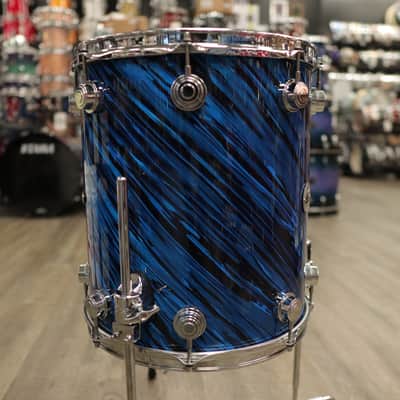 Pre-Owned DW Collector's Series Maple Standard 14" Floor Tom (Twisted Blue Oyster) image 4