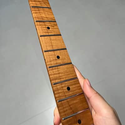 AAAAA Start Floyd nut Roasted flame Maple Electric Guitar Neck Round stainless steel 22 frets Black dot Inlay satin image 8