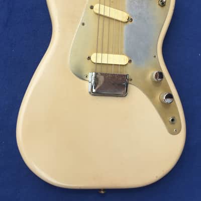Fender Duo-Sonic 1957 Desert Sun image 4
