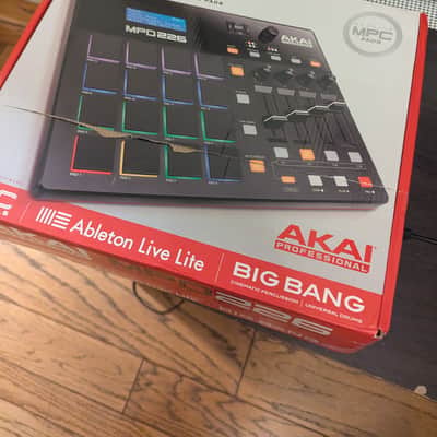 Akai MPD226 2015 - Present - Black image 8