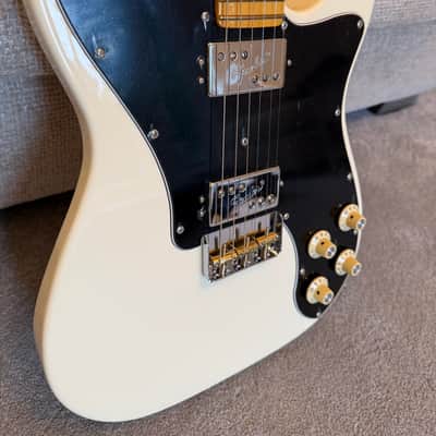 Fender American Professional II Telecaster Deluxe with Maple Fretboard - Olympic White image 5
