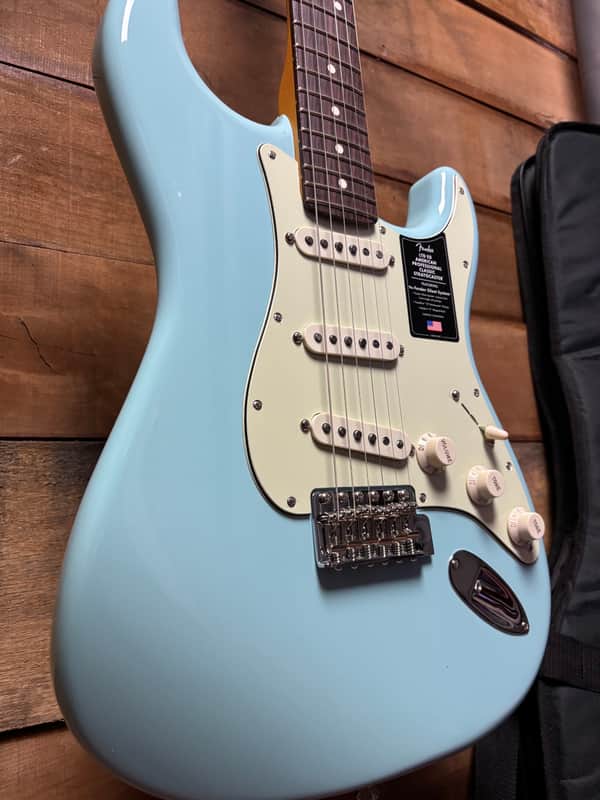 Fender Limited Edition American Pro Classic Silent System Daphne Blue w/bag