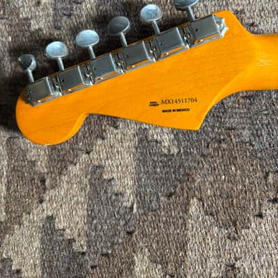 Fender Classic Series '60s Stratocaster Lacquer 2014 - 2017 - 3-Color Sunburst image 8