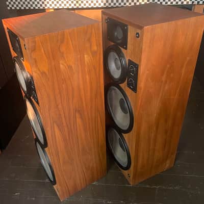 Realistic T-200 Vintage Floor Standing Tower Speakers Wood Veneer image 4