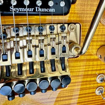 Carvin C66C 2011 Flame Maple Honeyburst w/ Floyd Rose HH Seymour Duncan Pickups image 6