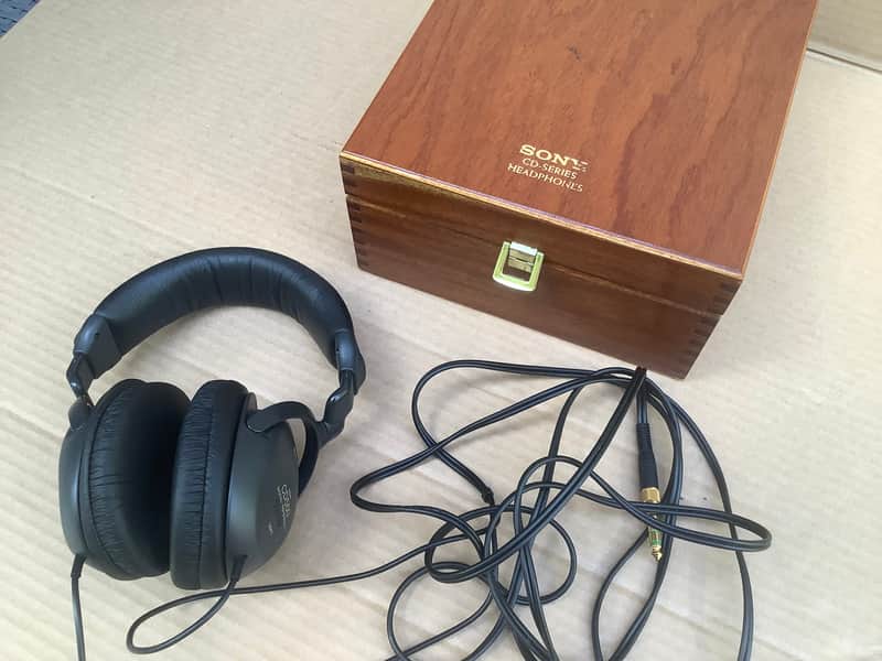 Sony MDR-CD550 Vintage Headphones Digital Reference monitor MDR CD 550 with original box image 1