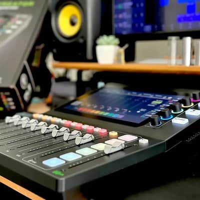 Mackie DLZ Creator Adaptive Digital Mixer with Mix Agent Technology *open *return -perfect condition!! image 3