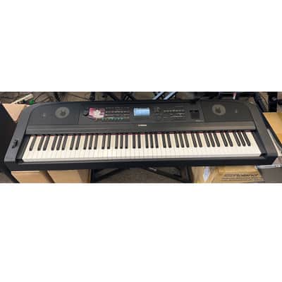 Yamaha DGX-670 88-Key Portable Digital Grand Piano (Pre-Owned)