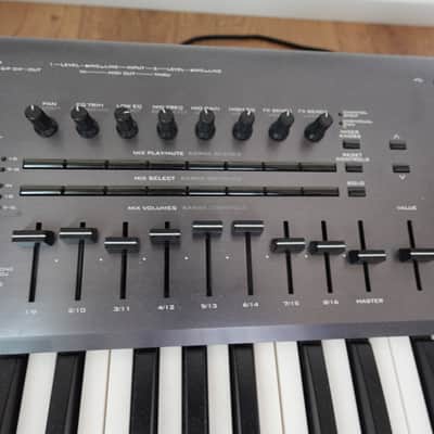 KORG KRONOS 61 black First Generation 2011 Workstation Synthesizer fast ship from japan image 12