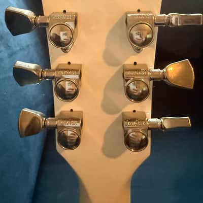Gibson  Studio image 5