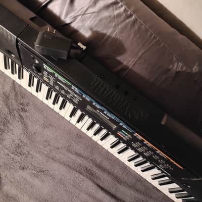 Yamaha PSR-E253 61-Key Portable Keyboard 2010s - Black image 7