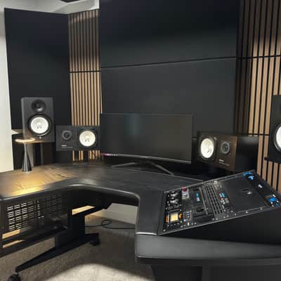 Argosy Aura 260-L Workstation with Upper Right Rack image 2