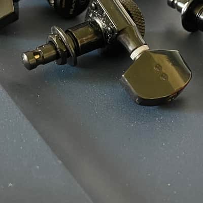 Graph Tech Ratio 3X3 Contemporary 2-Pin Locking Tuners - BLACK, #PRL-8311-B0 image 5