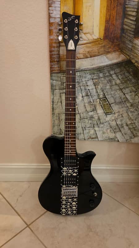 First Act ME543, Black with skulls, VG image 1
