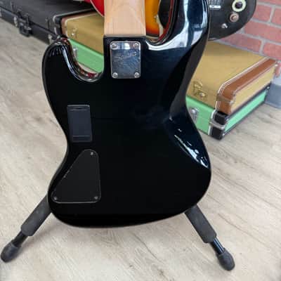 Squier Deluxe Jazz Bass Active V image 3