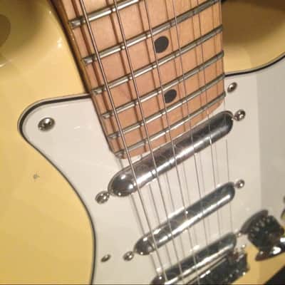 Fender American Stratocaster SSS 1996 Banana image 4