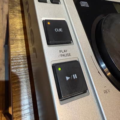 Pioneer CDJ-100S CD Players (Pair) - One Working, One for Spares image 2