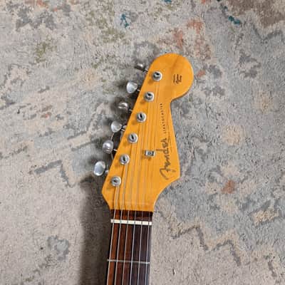 Fender AVRI 62' Stratocaster with Original Hardshell Case - 1991 - 3 Tone Sunburst image 4