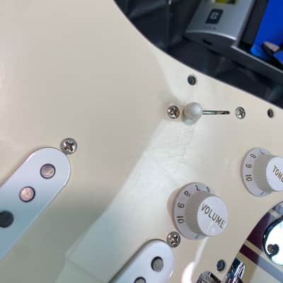 Video! Fender John Mayer Signature Stratocaster - Shoreline Gold w/ Maroon Racing Stripe image 21