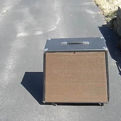 Tone Junkie speaker cabinet with varied baffles, casters image 3