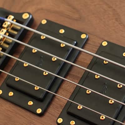 2011 Wal Mk 2 Fretless MINT w/ case image 6