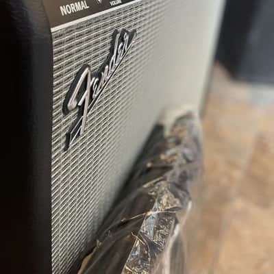 Fender Twin Reverb Tonemaster 2-Channel Guitar Amplifier w/Footswitch & Cover image 4
