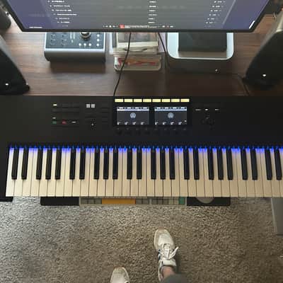 Native Instruments Komplete Kontrol S61 Mk2 2010s - Black image 2