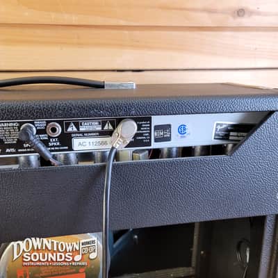 2013 Fender '65 Deluxe Reverb Reissue Combo Amplifier with Fender Two-Button Footswitch image 8