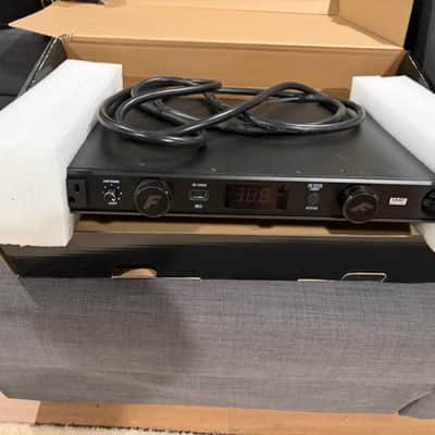 Furman PL-PRO DMC Power Conditioner with Voltmeter/Ammeter 2010s - Black image 1