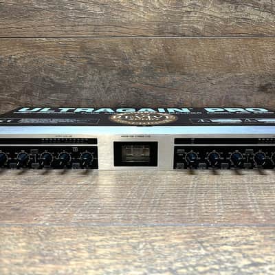 Revive Audio Modified: Behringer Ultragain Pro MIC2200 Vacuum Tube Mic Line Preamp Bild 4