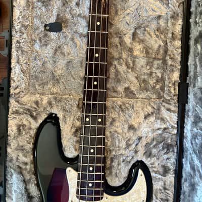 Fender American Professional Jazz Bass with Rosewood Fretboard 2017 - 2019 - 3-Color Sunburst image 2