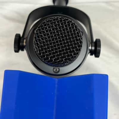 Shure MV7 Dynamic XLR and USB Microphone image 7