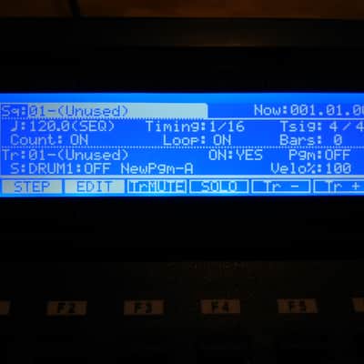 Akai MPC 2000XL Custom Black w/Blue LEDs & Black PADs 1GB CF Drive 32MB RAM imagen 15