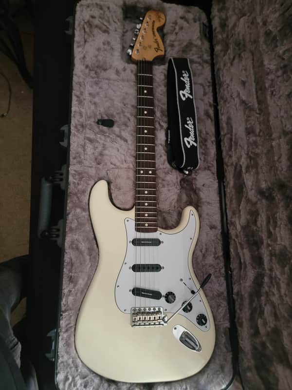 Fender Ritchie Blackmore Artist Series Signature Stratocaster 2009 - Present - Olympic White image 1